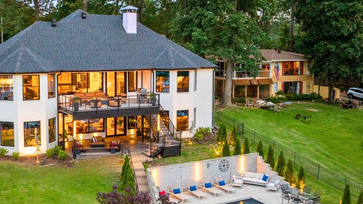 Tanglewood Estates House | Lakefront Luxury w/Private Heated Pool & Dock