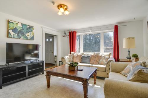 Oakland House | Lakefront Maine House about 4 Mi to Colby College