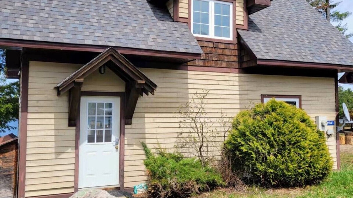 Gravenhurst House | Lakefront Muskoka of Amazing Cottage
