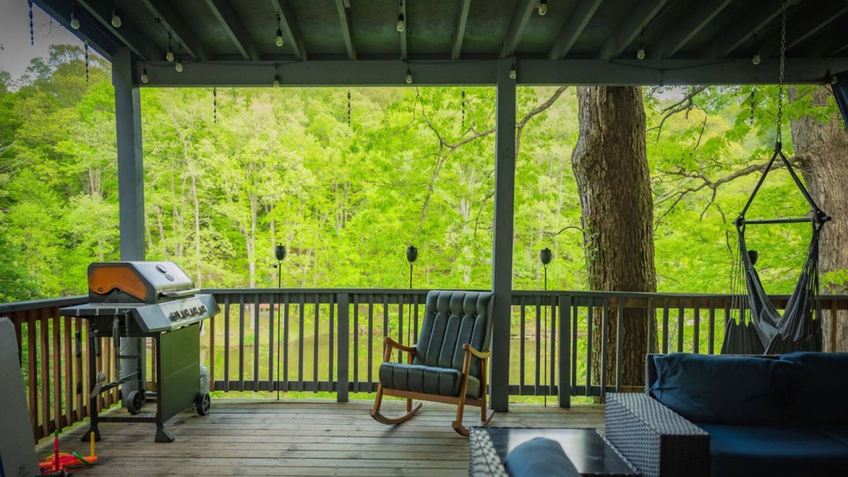 Martinsville House | Lakefront-nestled in Nirvana
