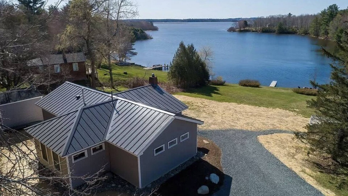 Lakewood House | Lakefront Newly Renovated 3 BedroomWith Easy Access to Acadia, MDI and Schoodic