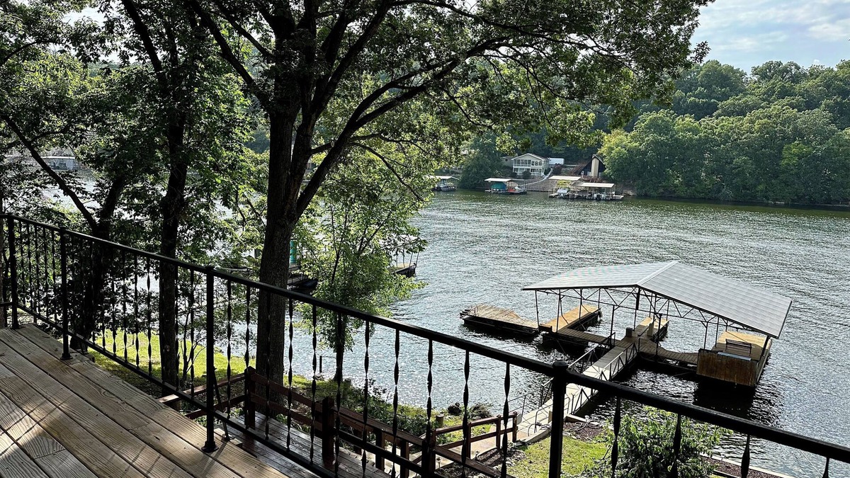 Linn Creek House | Lakefront, no hills,large decks w 2 boat dock Experience waterfront lake living!