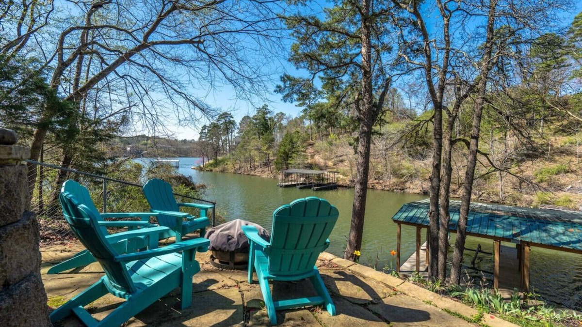 Jones Mills House | Lakefront Oasis: 4BR, Boat Dock