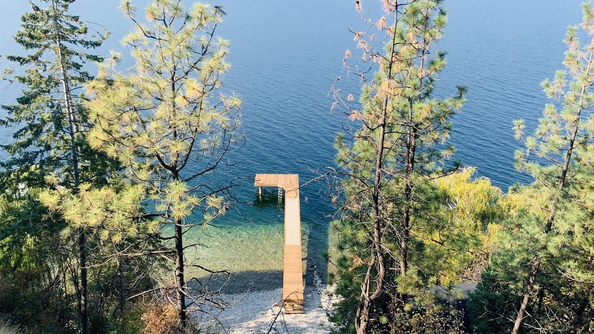 Central Okanagan House | Lakefront Okanagan Home with Large Private Patio, Lake View & Private Beach
