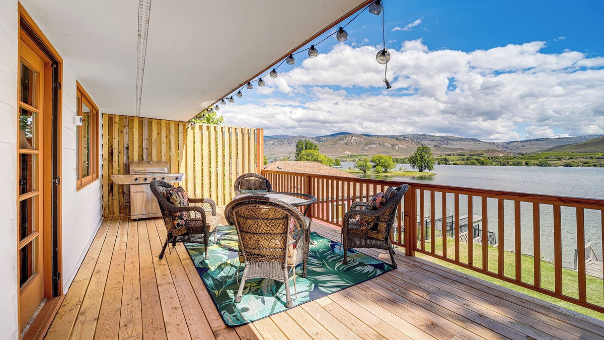 Oroville House | Lakefront Oroville Paradise: Private Beach & Dock!