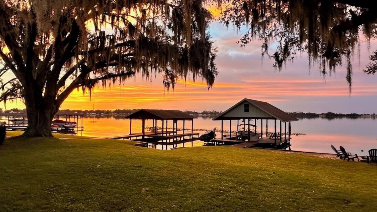 Highland House | LAKEFRONT Paradise for Rent SEASON 1/1/2025-4/2025