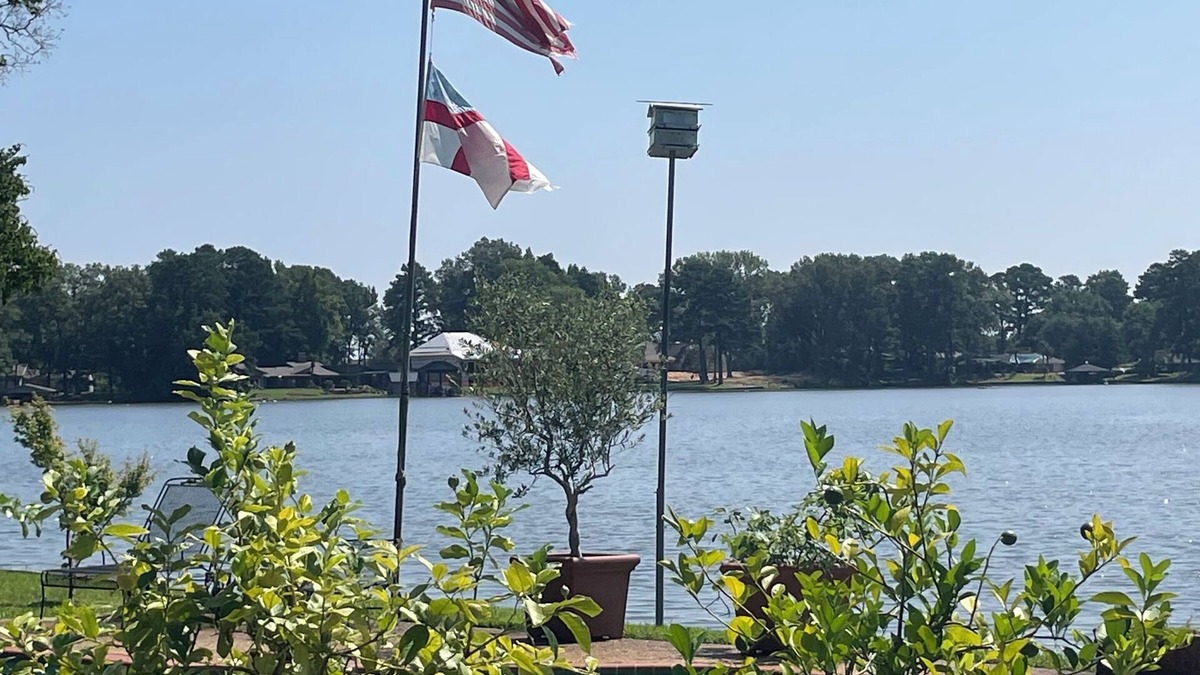 Flowood House | Lakefront Paradise with pool , 3bd 3Ba, Amazing views