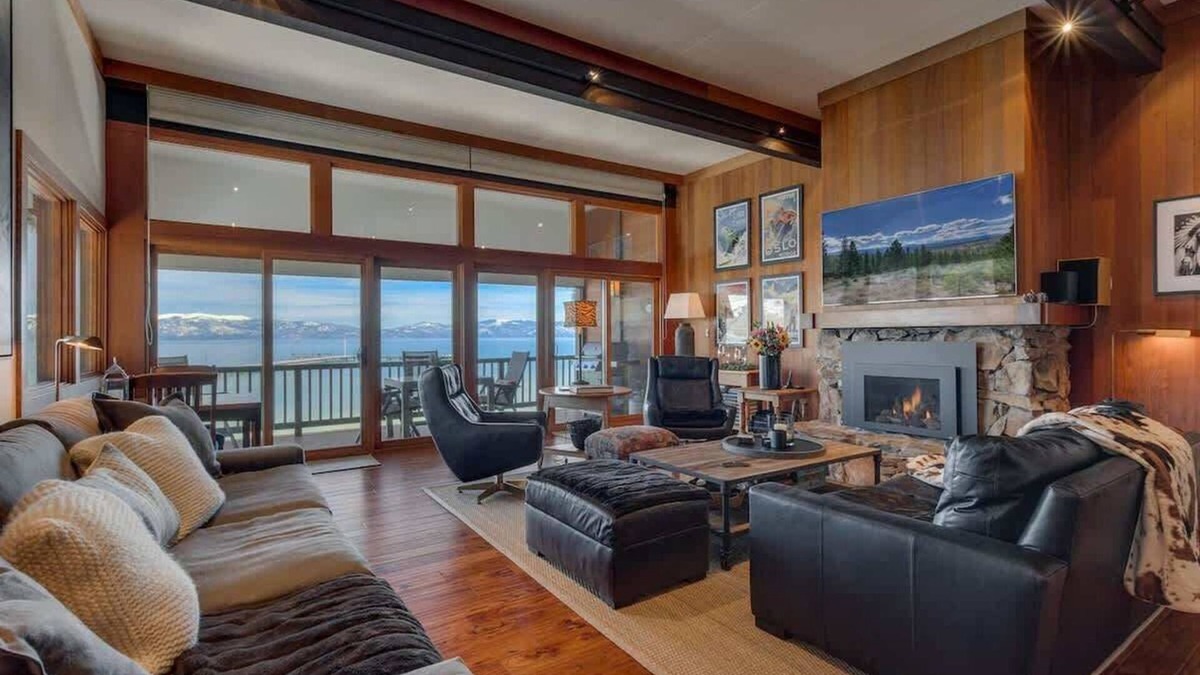 Tahoe Tavern House | Lakefront|Pool|Pier|Bouys|Pickleball|Walk to town