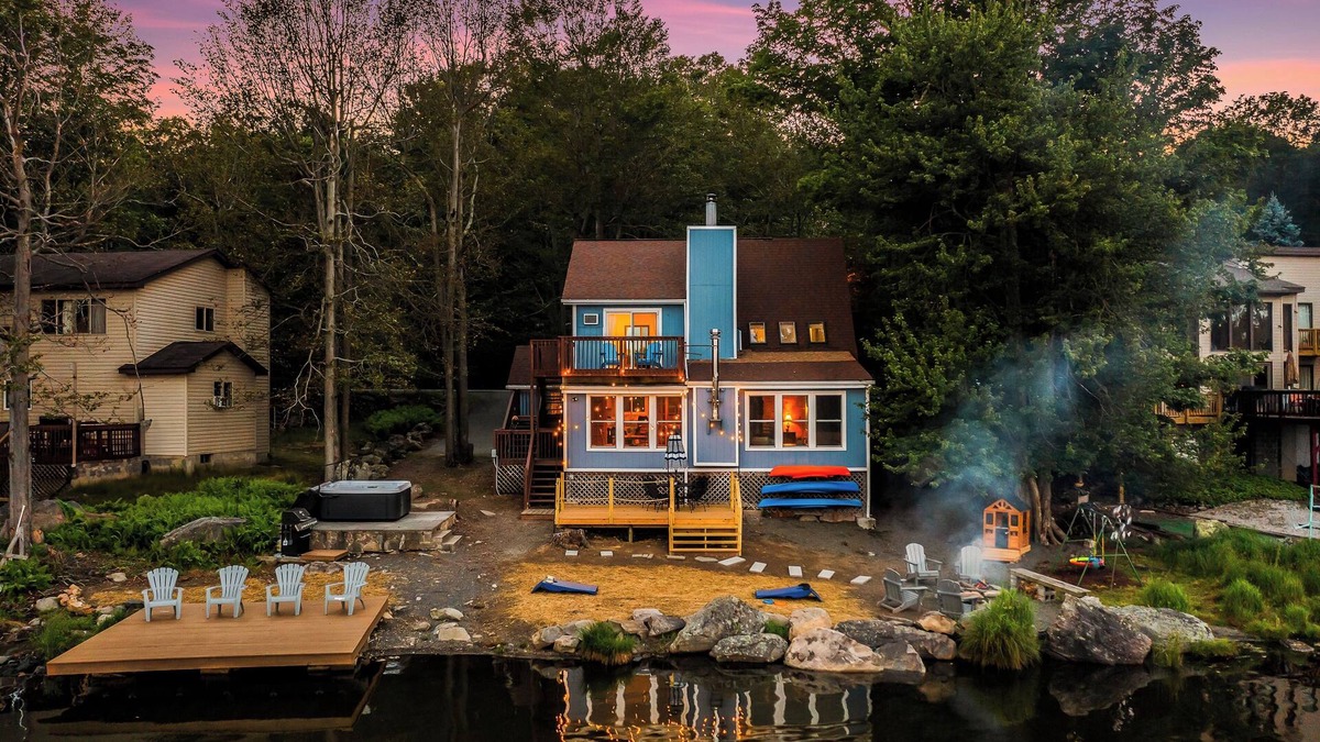 Tobyhanna House | Lakefront! Private Dock, Hot Tub, Kayaks, Fire Pit, Pool, Games