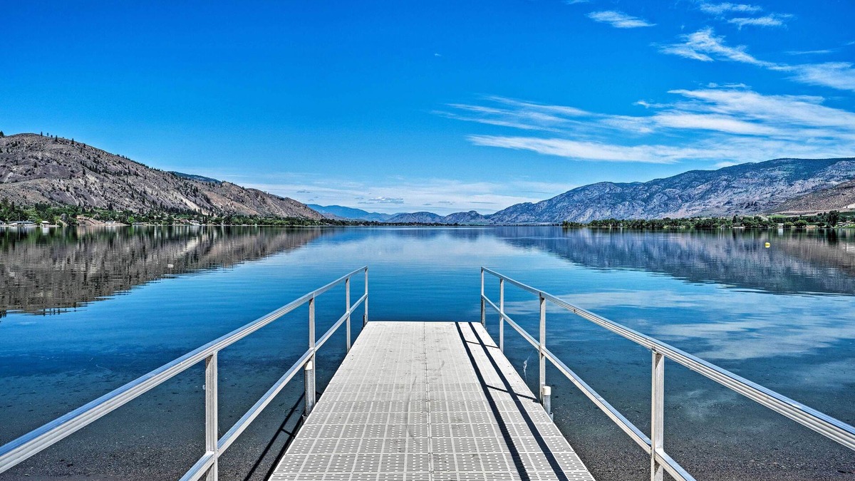 Oroville House | Lakefront Resort Townhome with Gas Grill & Kayaks!