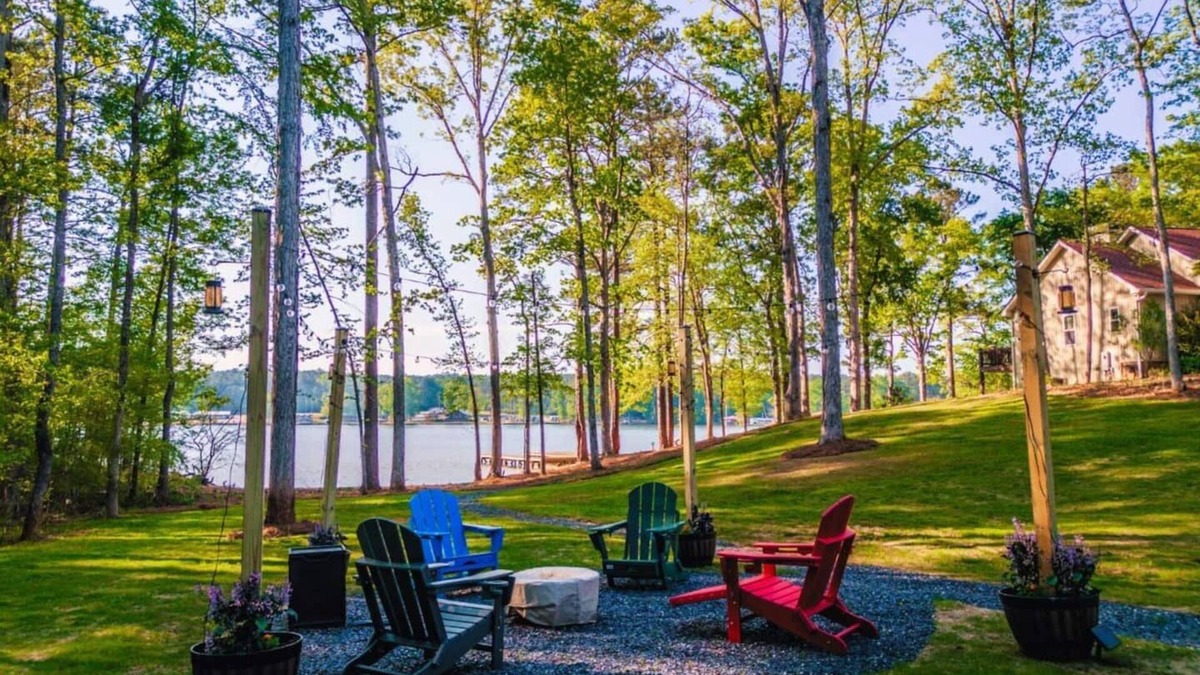 Eatonton House | Lakefront Retreat/Fully Loaded/2 King Suites/Coffee Bar