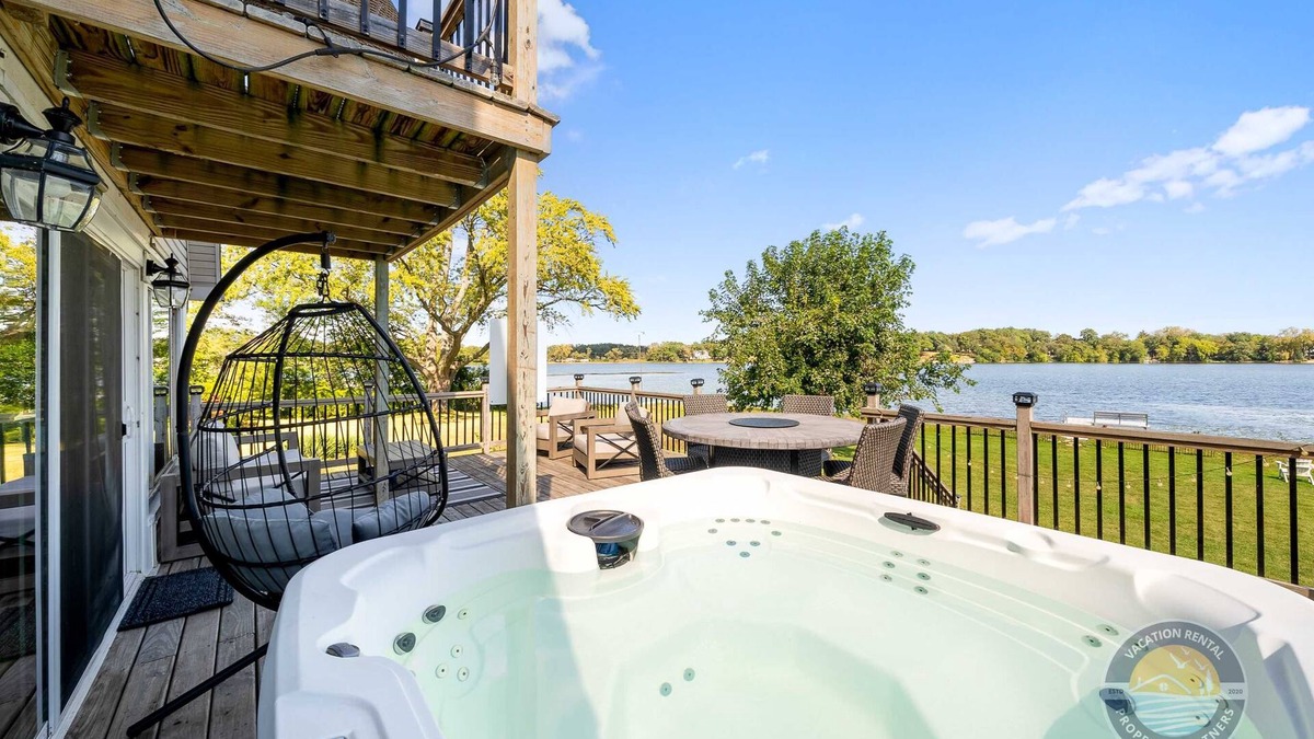 Salem Lakes House | Lakefront Retreat on Cross Lake