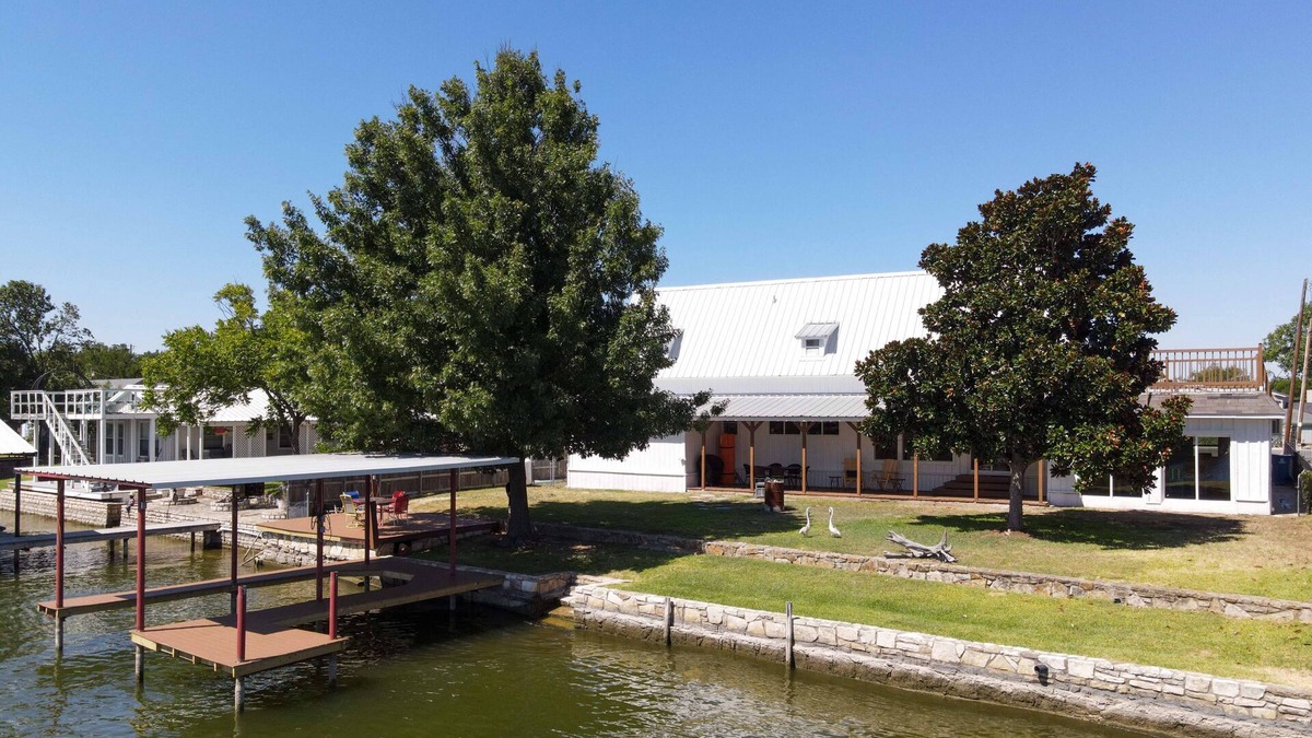 Granbury House | Lakefront Retreat Perfect for Family and Friends