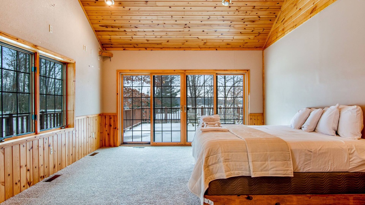 Harshaw Cabin | Lakefront Retreat with Deck, Water Views, Grill, Firepit, Central AC, & WiFi