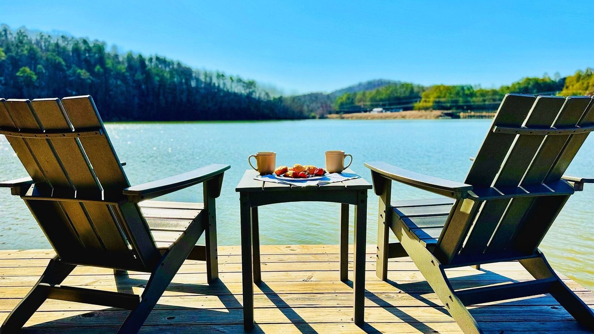 Cedar Bluff House | Lakefront|Sauna|Hot Tub|Fire Pit|Kayaks and more!