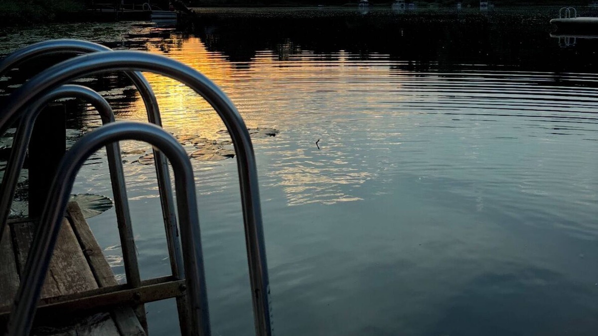 Union Pier House | Lakefront! Secluded, HotTub, Fire Pit, Private Dock&boats 90 Min from Chicago