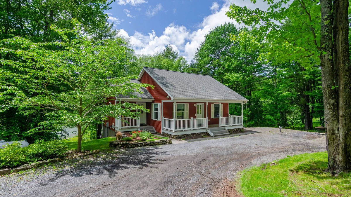 Franklin House | Lakefront Serenity in the Catskills near All Star Village