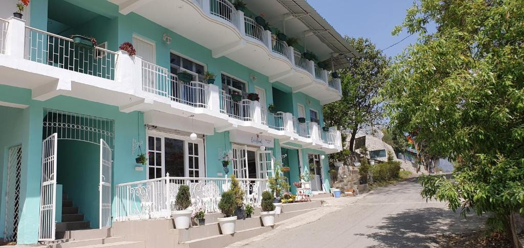 Naukuchiyatal House | Lakefront Stays