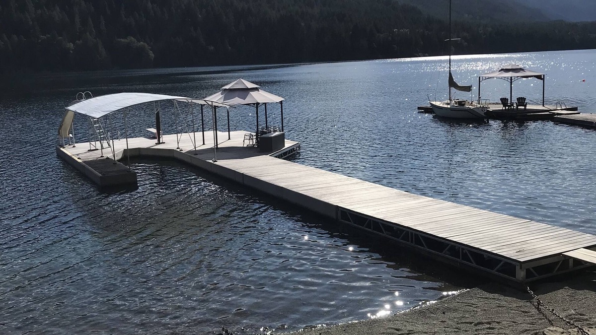 Port Alberni Cabin | Lakefront studio