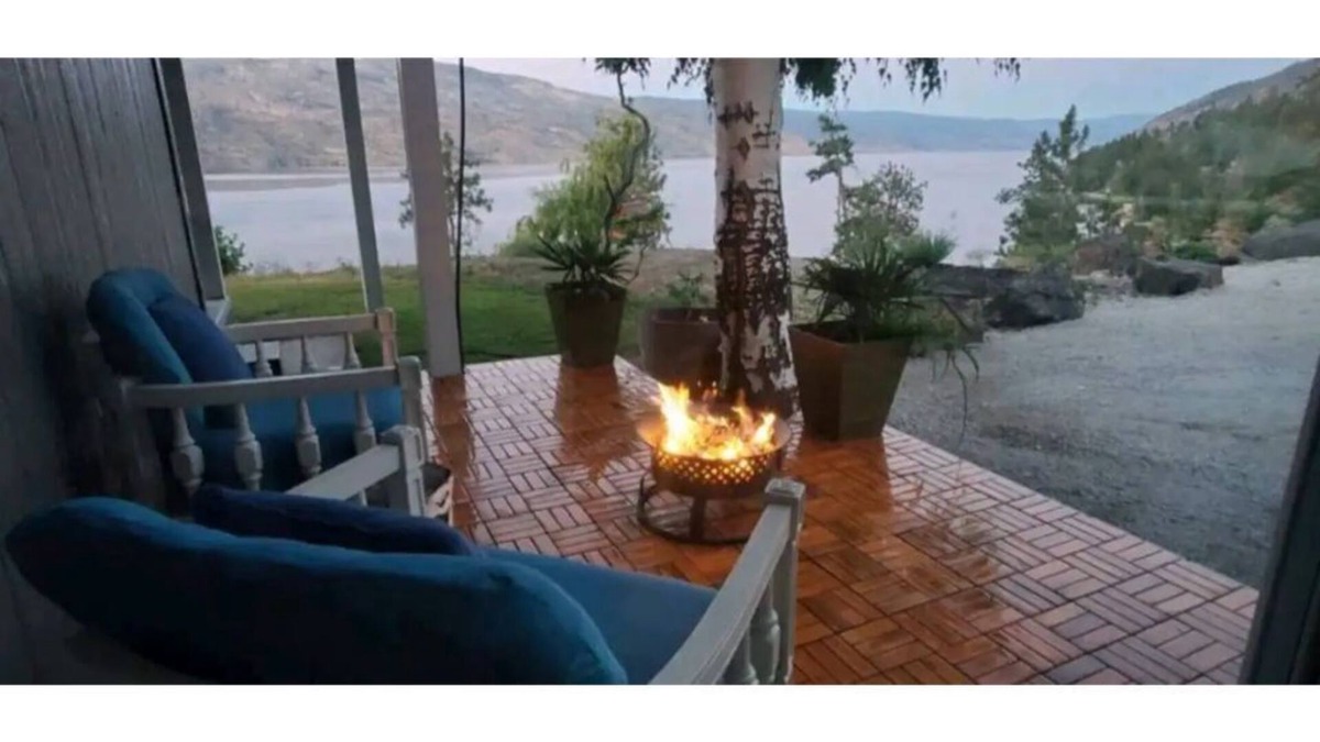 Central Okanagan Apartment | Lakefront Suite includes paddleboards/kayak