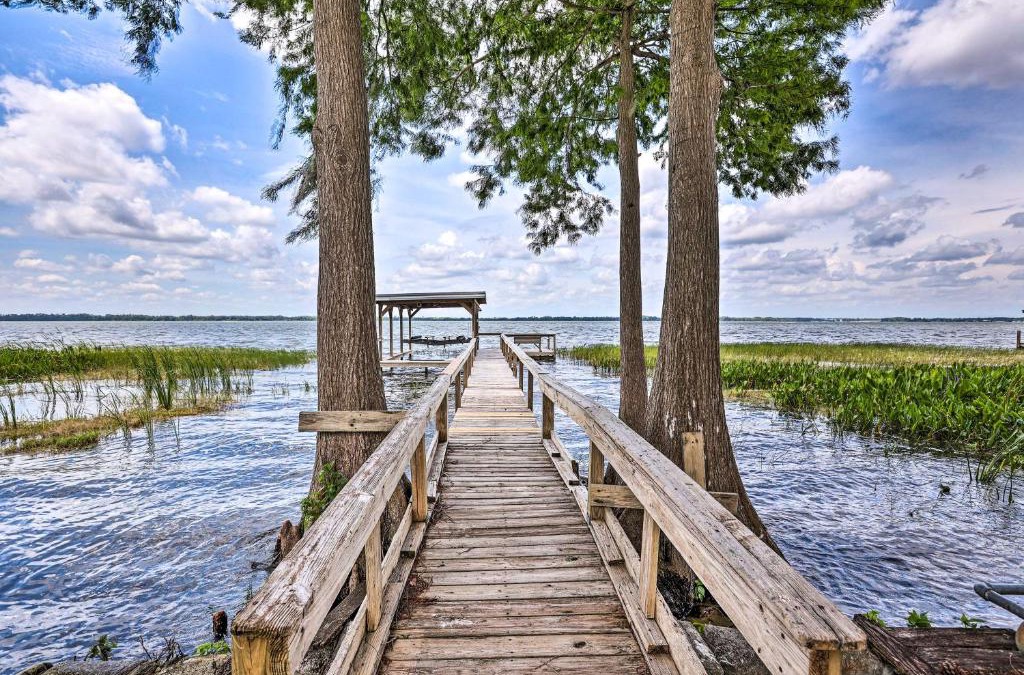 Tavares House | Lakefront Tavares Home with Sunroom and Boat Dock