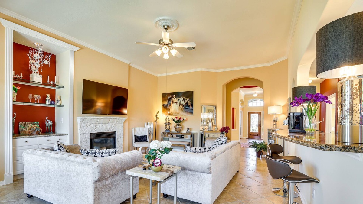 Sydney Harbour House | Lakefront Texas Abode w/ Pool Table & Private Dock