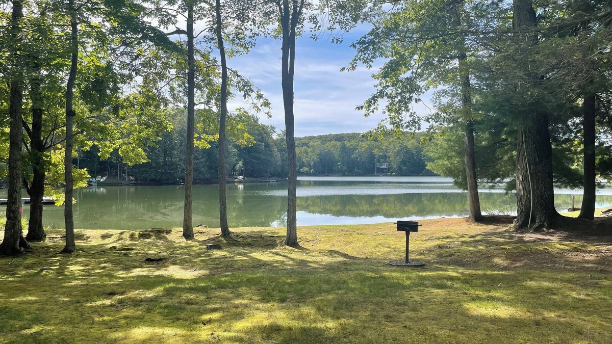 Greentown House | Lakefront Townhome: Near Golf Course & Scenic Views