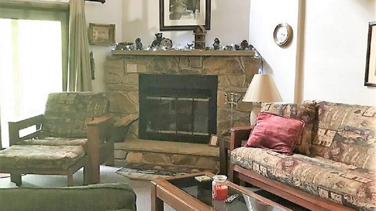 McHenry House | Lakefront Townhome