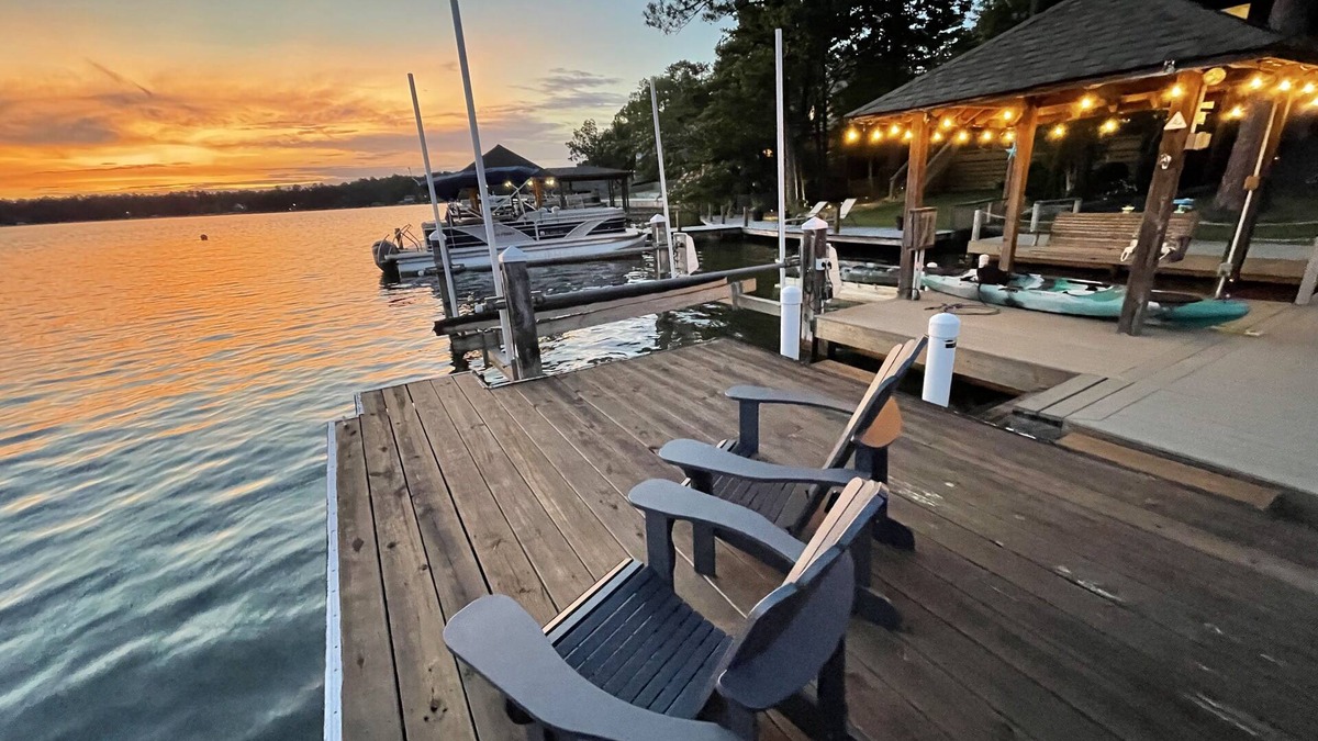 Dadeville House | Lakefront Townhome with Stunning Sunsets – StillWaters on Lake Martin