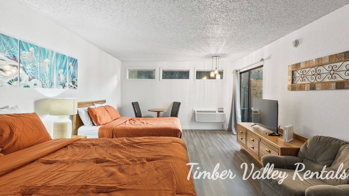 Lake of the Ozarks Apartment | Lakefront Treat - Private Suite, TV, Dining