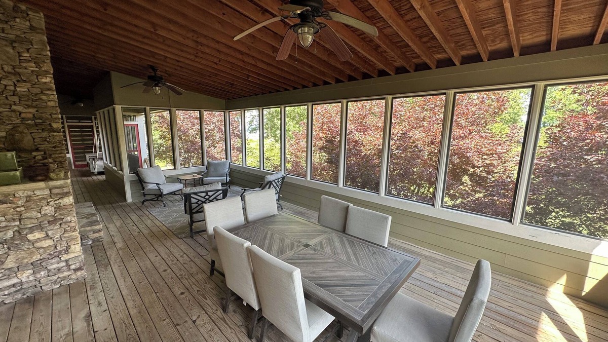 Guntersville House | Lakefront Treehouse on Lake Guntersville w private dock access