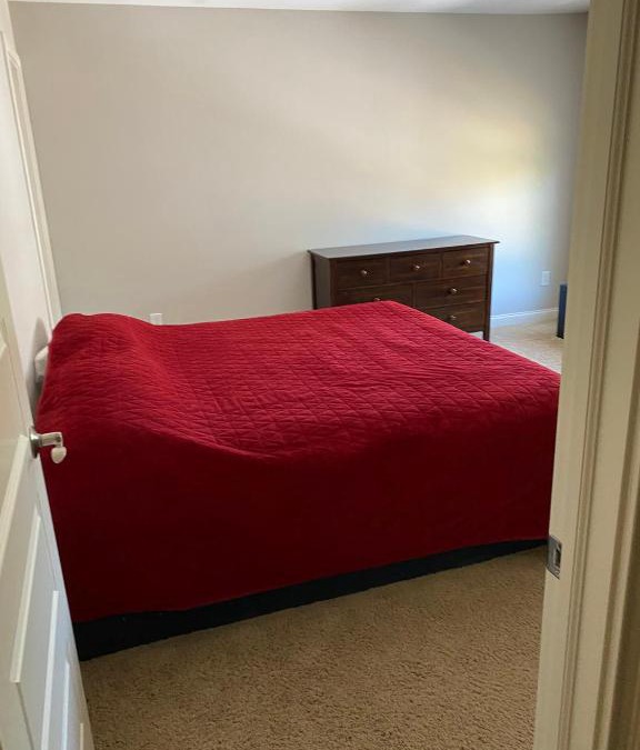 Maxwell House | Lakefront view private bedroom and bathroom with kitchen
