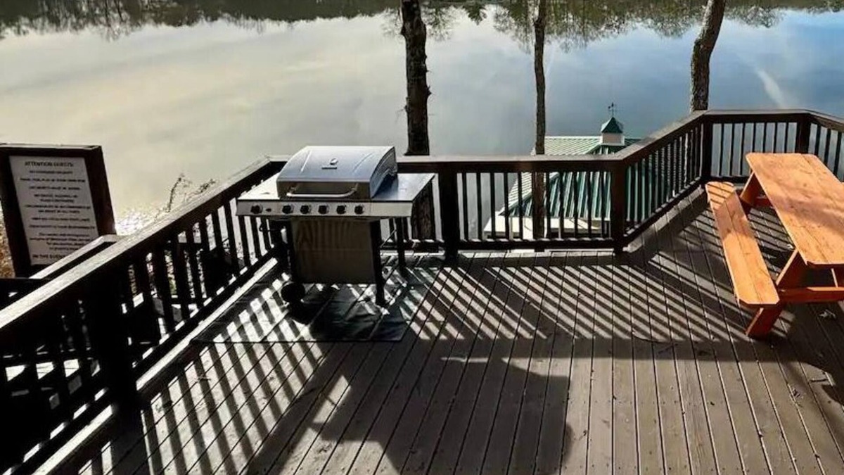 Wedowee Villa | Lakefront Villa 1 Dock Access