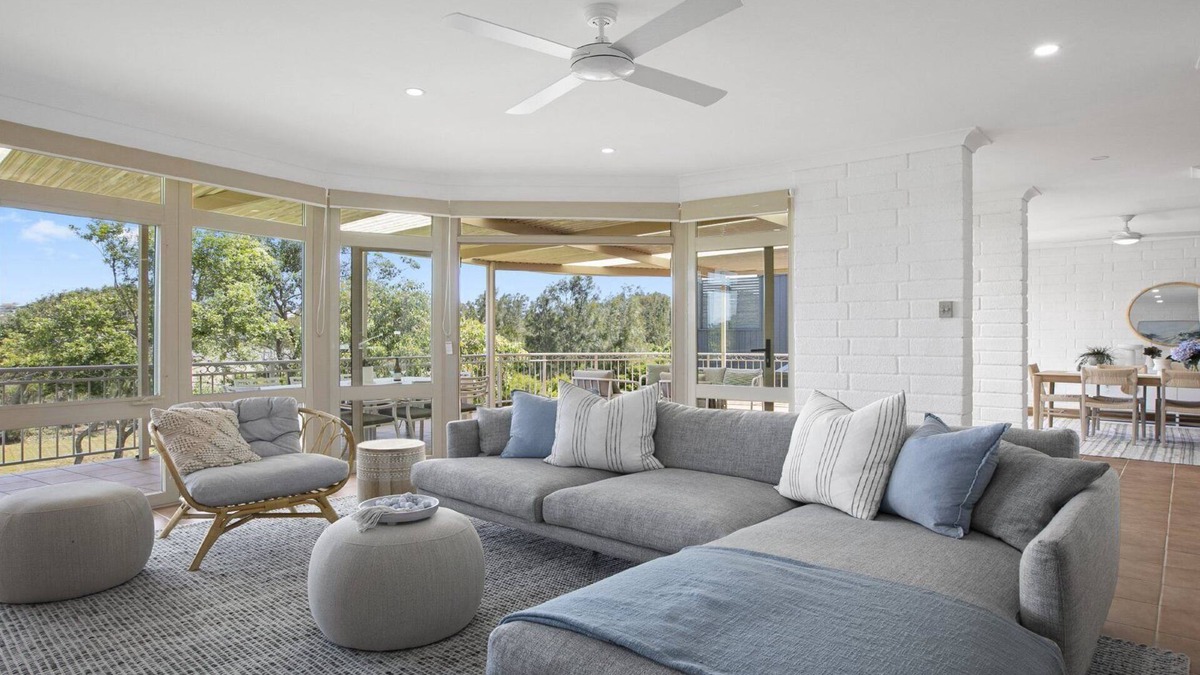 Wamberal House | Lakefront with room for all the family
