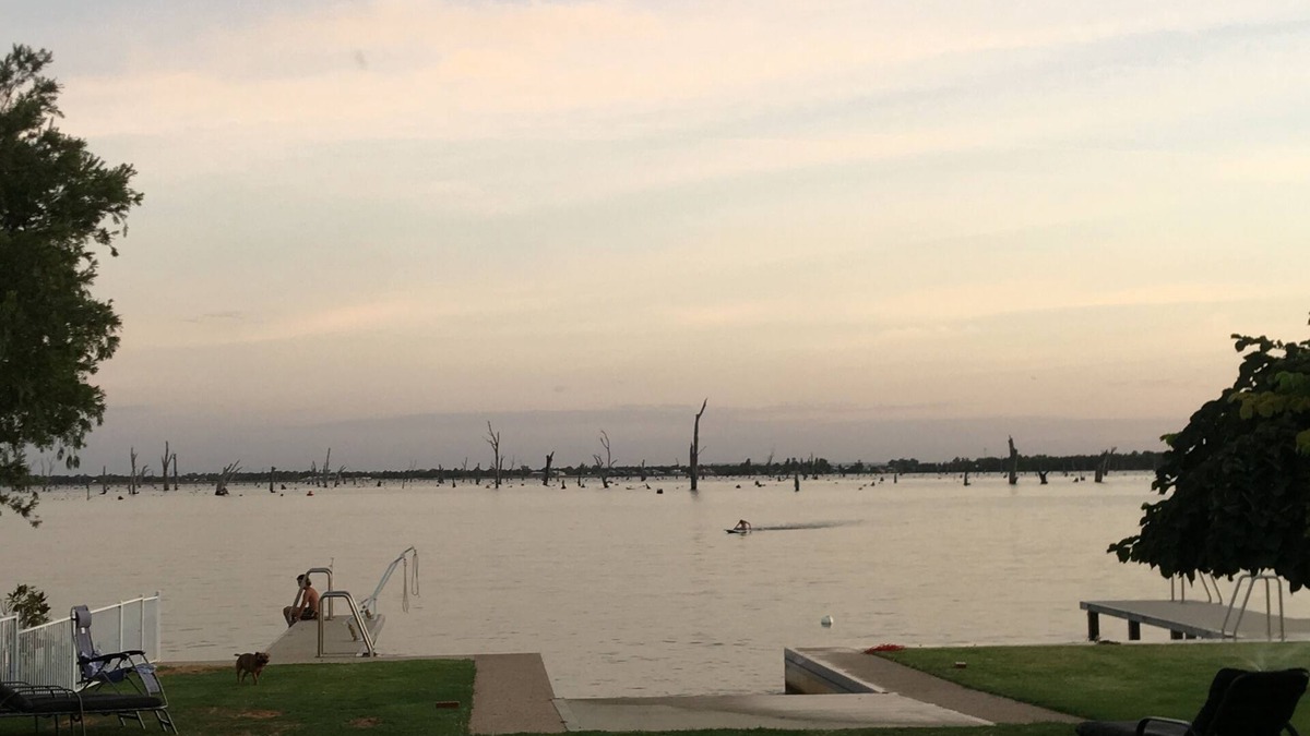 Mulwala House | Lakehouse At Mulwala - Two jetties and private boat ramp