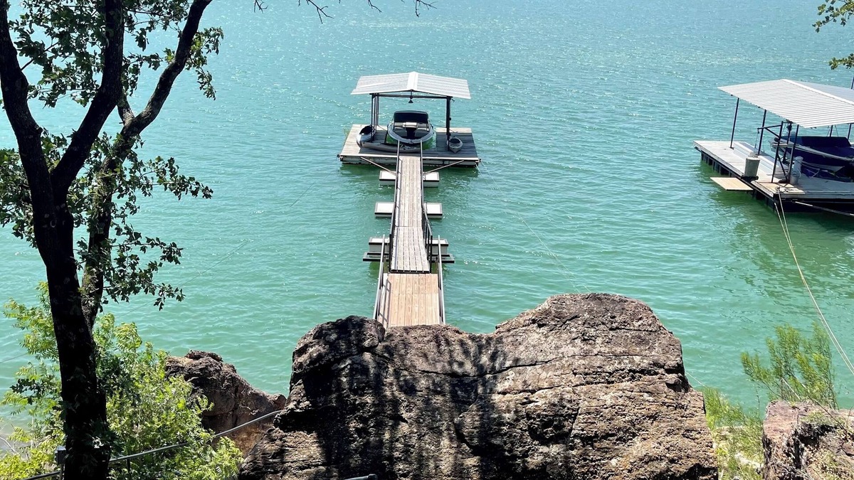 Cisco House | Lakehouse front property swim off pier!