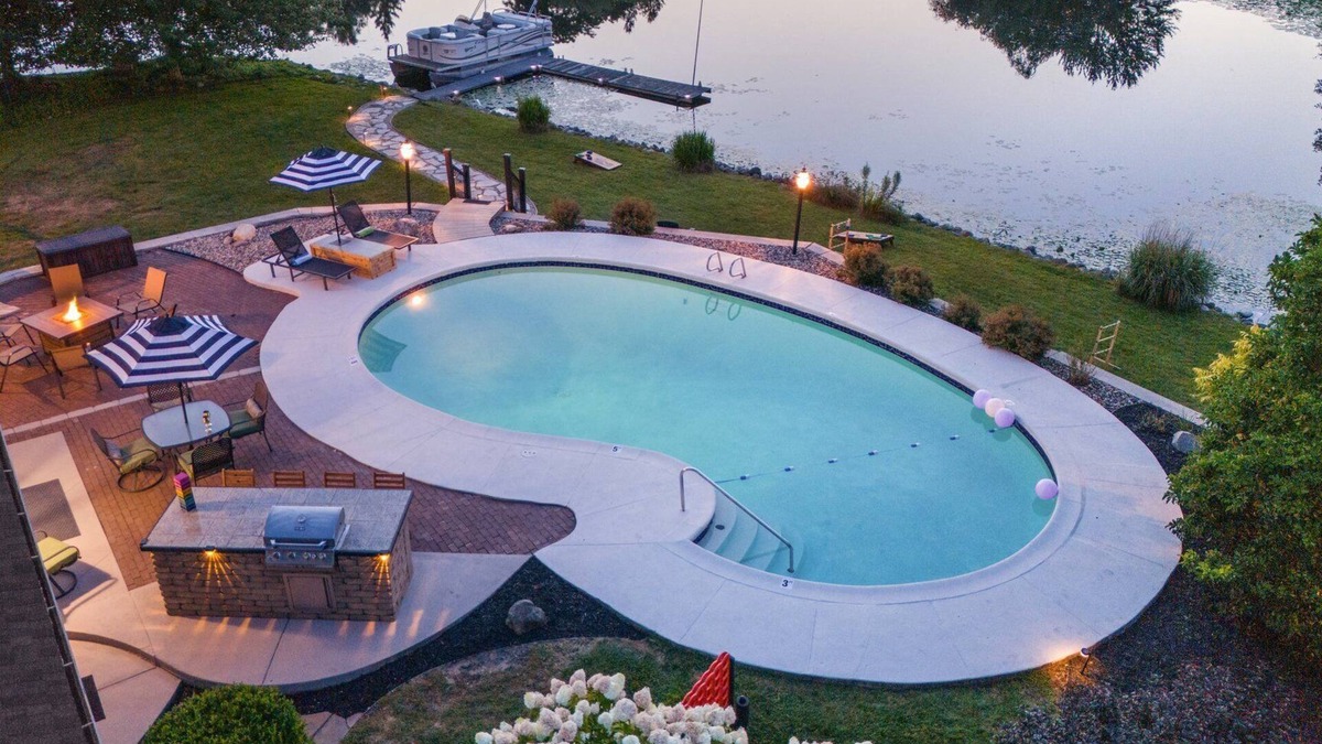 Battle Creek House | Lakehouse - Heated Pool, Hot Tub, Kayaks, Games, Fire Pit