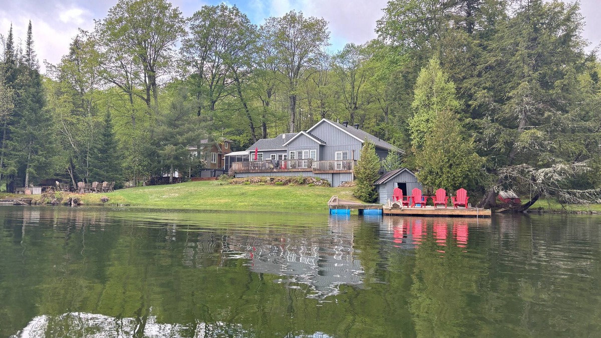 L'Amable Cottage | Lakehouse on beautiful Tait Lake in the wonderful town of Bancroft.