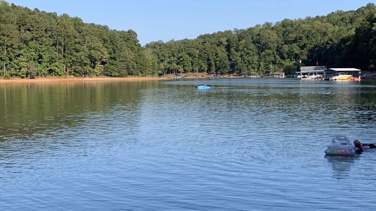 Martin House | Lakehouse on Hartwell. Peace & quiet. Fish, grill, kayaks & more.