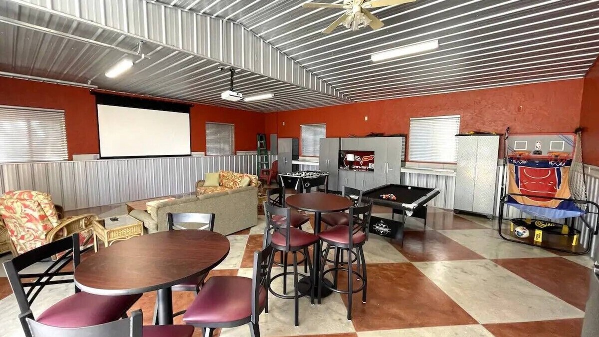 Highland House | Lakehouse on Lake Francis with Huge Game Room next to Boat Ramp