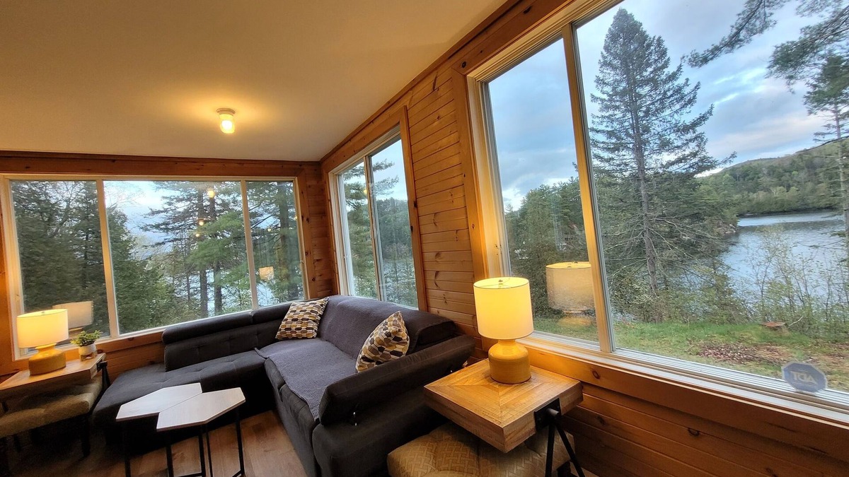Val-des-Monts House | Lakehouse on Majestic Lac St Pierre