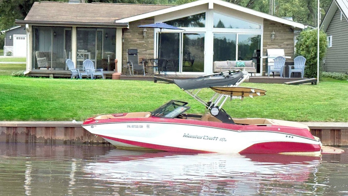 Conneaut Lakeshore House | Lakehouse on the Canal