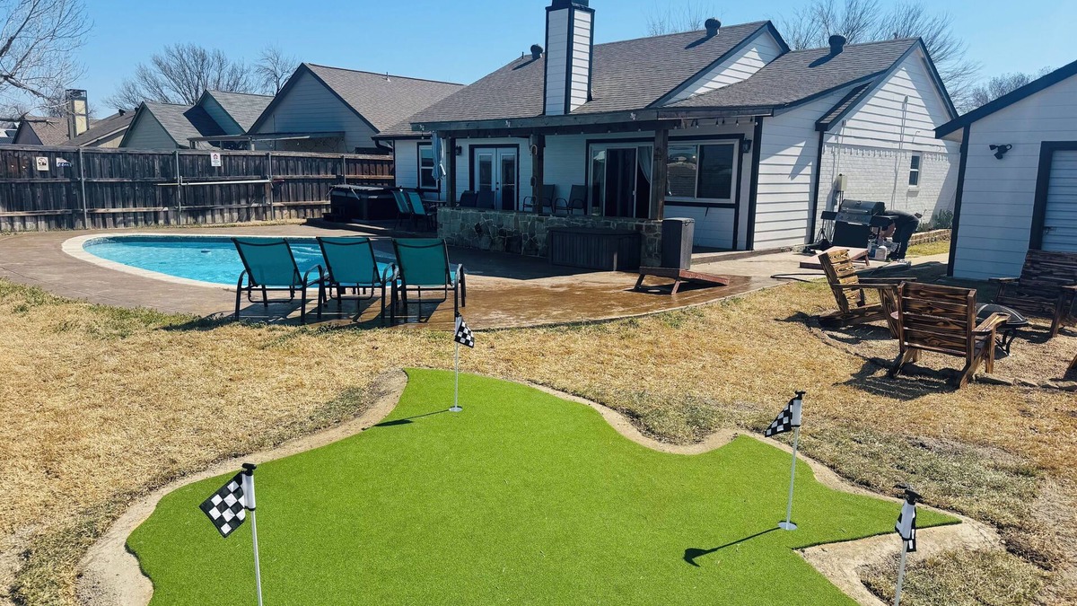 The Colony House | LakeHouse, Private Pool, Hot Tub/Spa, Putting Green, LakeView, Firepit and more!