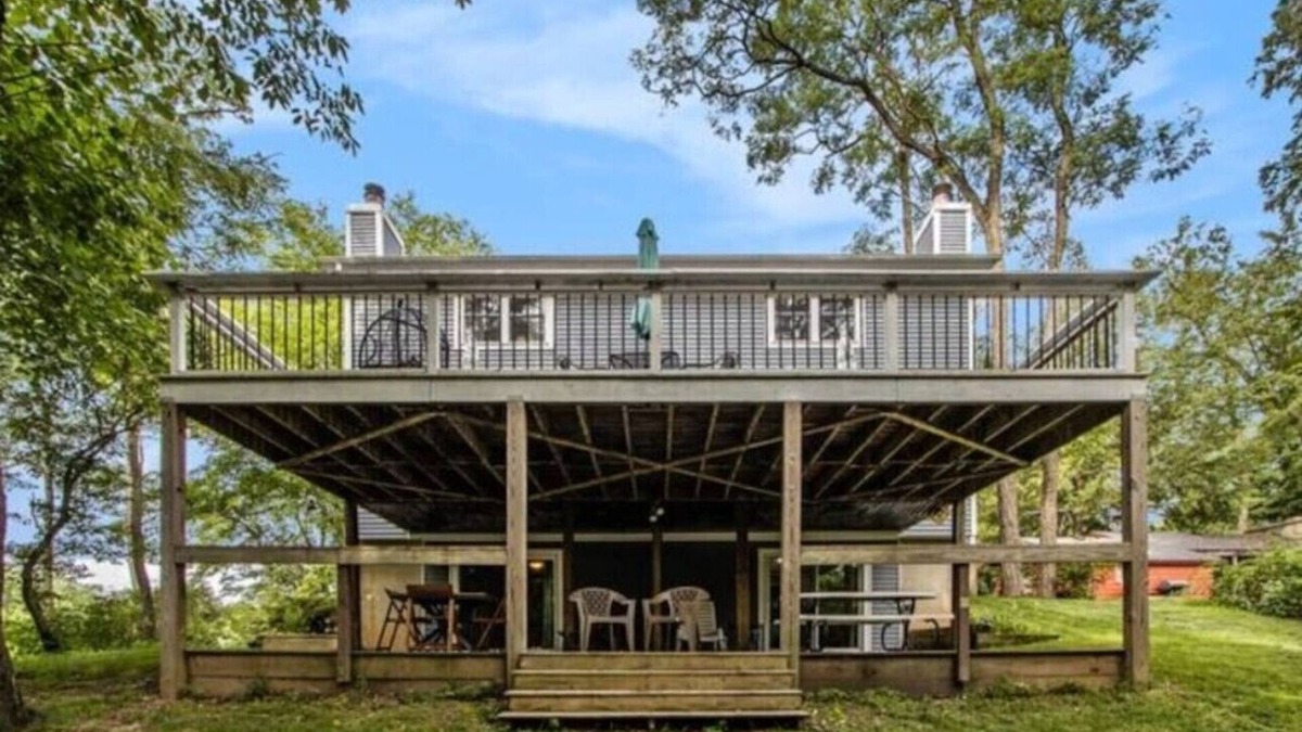 South Gull Lake House | Lakehouse Suite in Richland