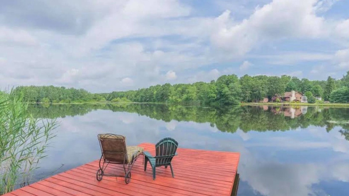 Marlton House | Lakehouse with Gorgeous View Family Friendly!