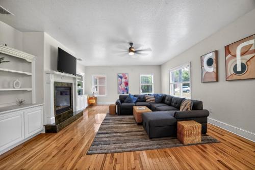 Lakeland House | Lakeland Oasis Hot Tub, Lanai & Fire Pit home