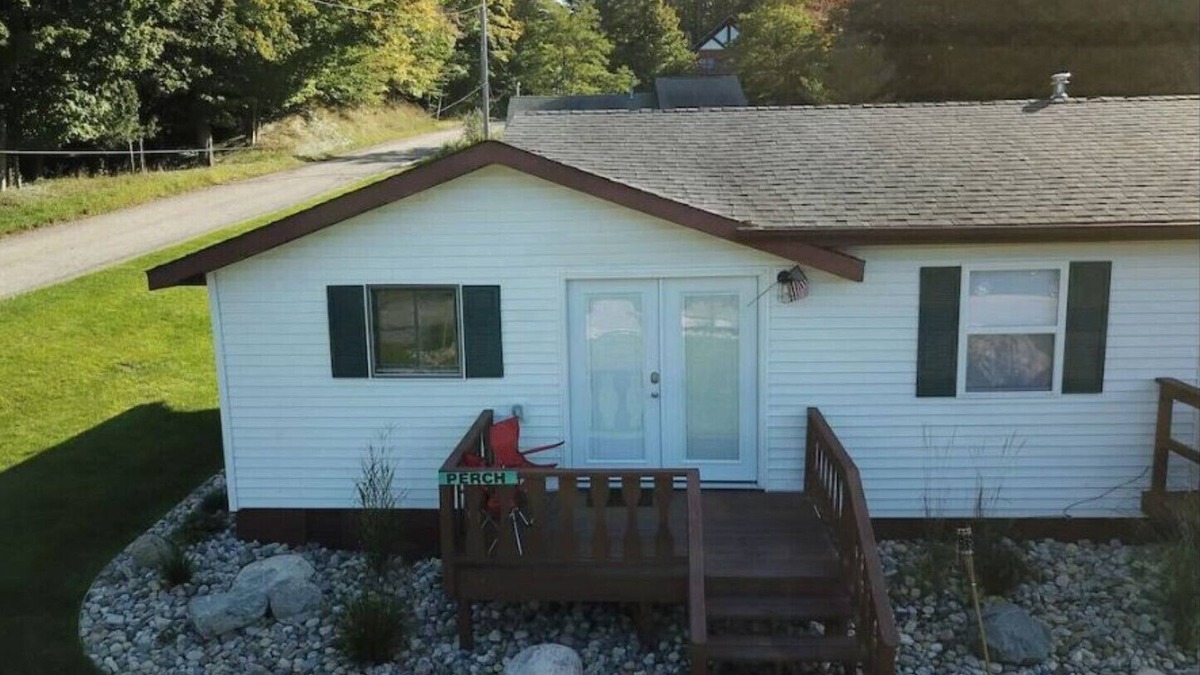 Ludington Cottage | Lakelure Cottages - Perch