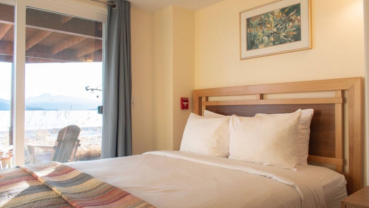 Homer Condo | Lakeshore Lodging Ocean Front Lodges