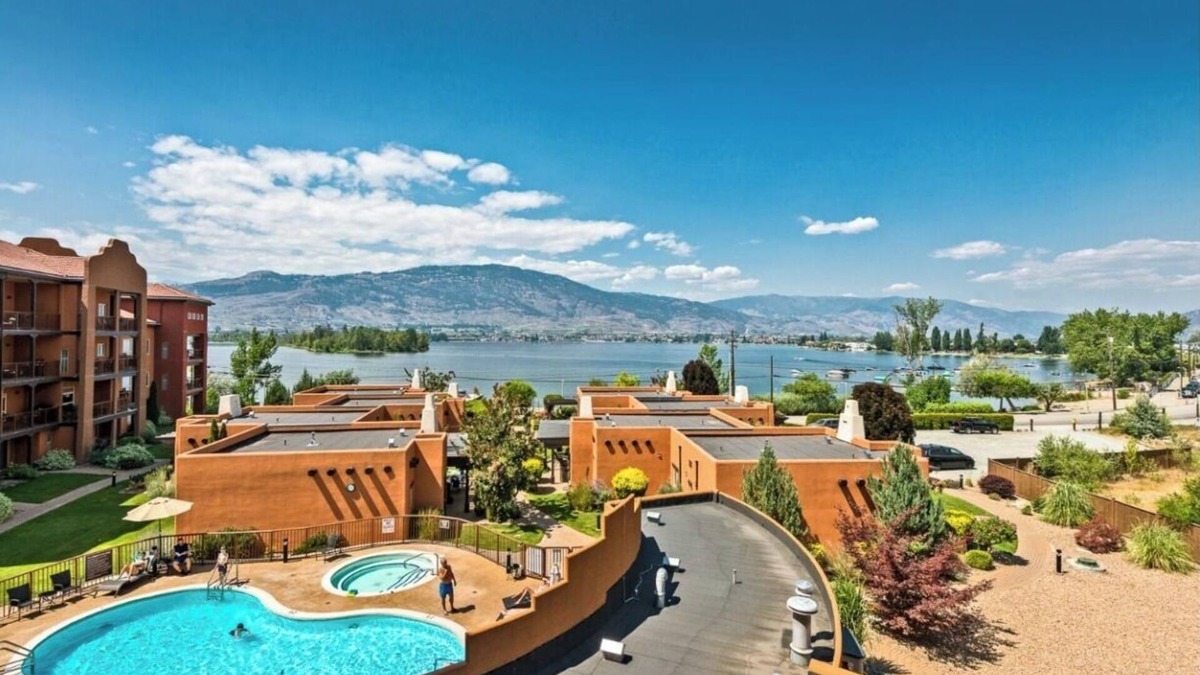 Okanagan-Similkameen Condo | Lakeshore Villas Resort - Three Bedroom Lakefront Condo