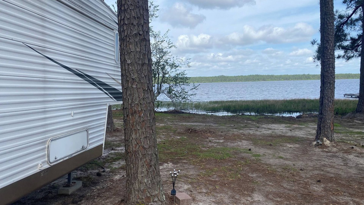 Hartsville House | Lakeside 2-bedroom RV in charming Hartsville with AC, WiFi